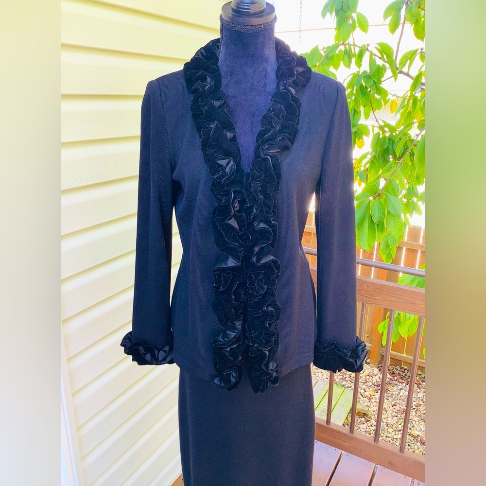 Beautiful DRESSY SAINT JOHN knit jacket 🌹🌹🌹